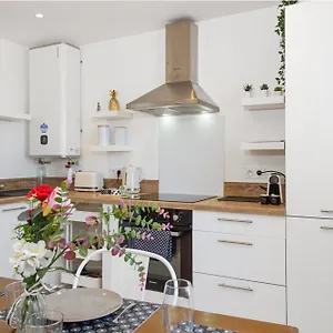 https://vieille-ville-de-menton-vue-mer-tout-a-pieds.fr-provencehotel.com